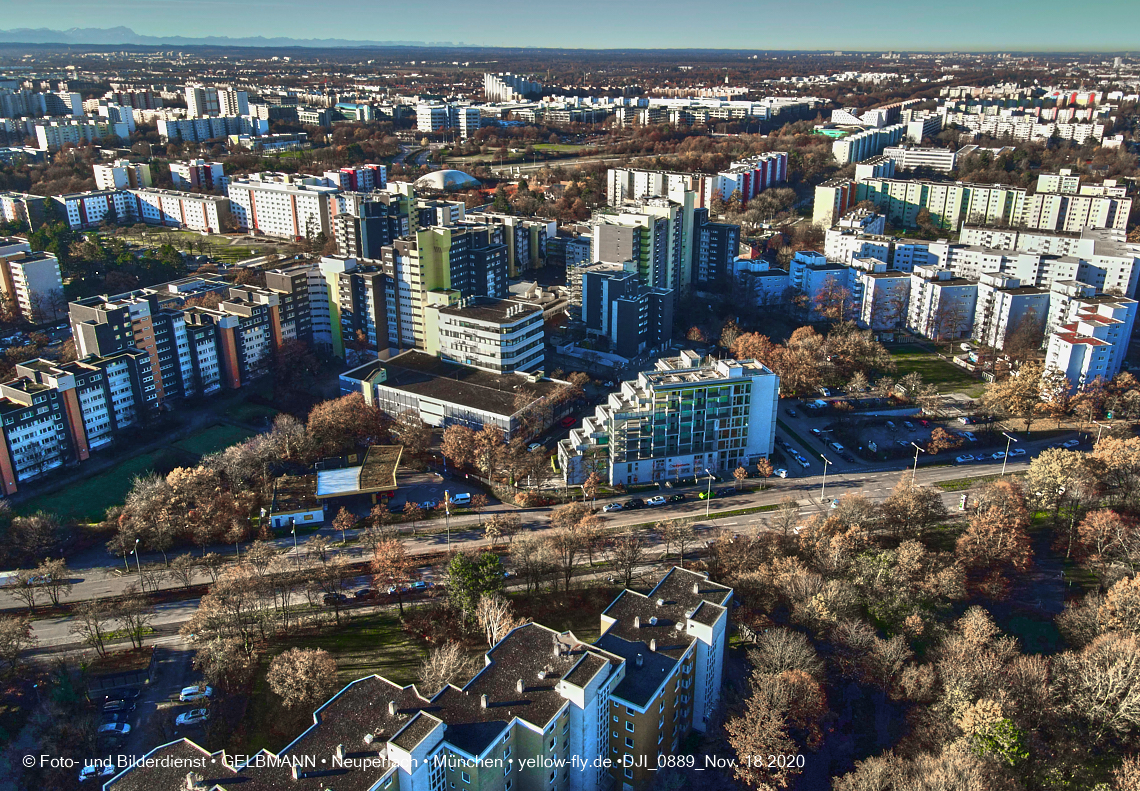 18.11.2020 - Marx-Zentrum und Wohnanalge Karl-Marx-Ring 52-62 in Neuperlach